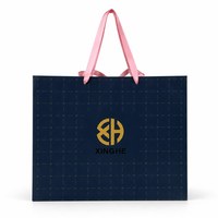 Sac de shopping bleu marine personnalisé avec poignées en ruban de satin rose, motif géométrique et logo de marque pour l'emballage de vente au détail en boutique