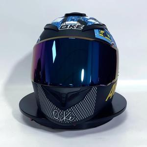 Casco de Motocicleta Integral A6 con Diseño de Pueblo Nevado y Visera Colorida para Hombres y Mujeres, para Carreras y Ciclismo Eléctrico - Product Image 4