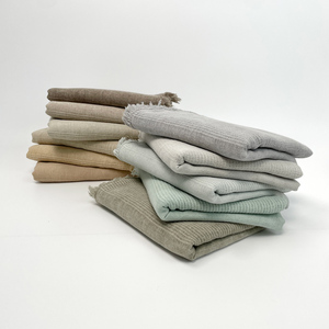 Écharpe en polyester tissé à texture fantaisie, style hijab, pour femme, à rayures, couleur ivoire, pour usage décontracté, Thailandy - Product Image 6