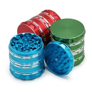 Broyeur d'herbes broyeur d'épices accessoires pour <span class=keywords><strong>fumer</strong></span> 63mm 4 parties broyeur en alliage d'aluminium broyeur de tabac à dents pointues personnalisé - Product Image 1