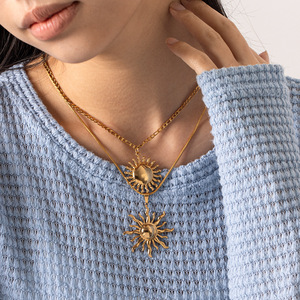 Collar de Cadena de Hueso de Serpiente con Colgante de Sol Geométrico de Acero Inoxidable Chapado en Oro de 18K para Mujer, Estilo Vintage, Ajustable - Product Image 3