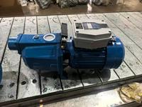Pompe centrifuge auto-amorçante sans balais 108 V CC solaire de surface, débit 5 m³/h, hauteur de refoulement 38 m, 1,5 pouce, 1200 W pour usage domestique et agricole