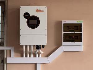 Srne 220/380VAC Trifásico 230/400VAC Trifásico 16kw a 20kw Híbrido Solar HESP48160SH3 - Product Image 4