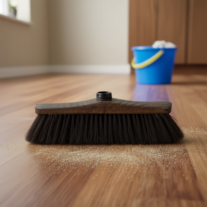 Escoba de madera SOREX con cerdas de crin de caballo, 28 cm, rosca europea, acabado oscuro. - Product Image 3