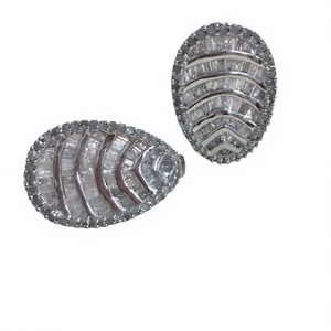 Pendientes de Aro Huggie de Plata de Ley 925 con Diamantes Redondos y Baguette de 2.10 Ct para Mujer, Uso Diario, Joyería al por Mayor para Bodas - Product Image 1