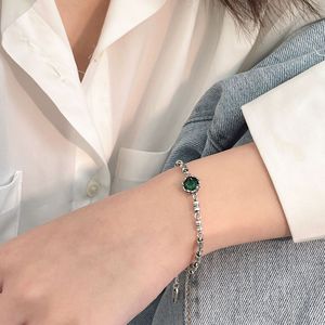 S925 เงินสเตอร์ลิง สร้อยข้อมือรูปดาวประดับมรกตสำหรับผู้หญิง สไตล์เกาหลี งานฝีมือหนักแน่น สวมใส่ได้ทุกวัน - Product Image 2