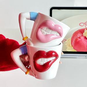Mug en céramique amusant et sexy en forme de lèvres, mug à café unique pour filles - Product Image 1