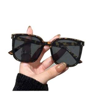 Gafas de Sol de Moda con Logotipo Personalizado, Gafas de Sol Grandes para Mujer, Gafas de Sol Cuadradas Extra Grandes para Mujer - Product Image 3