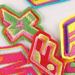 Patchs brodés personnalisés DIY écologiques Cœur/Fleur avec support thermocollant en toile pour vêtements et chapeaux, vente en gros, bordure découpée au laser - Product Image 3