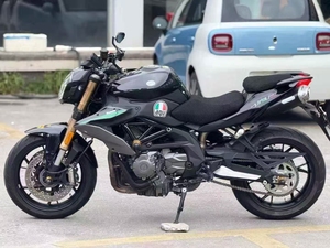 Nuova Benelli1 BN600 Moto Sportiva 600cc: Motore a Quattro Cilindri in Linea Raffreddato a Liquido, Perfetta per la Guida Urbana - Product Image 5