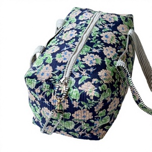 Bolso de lona floral acolchado de algodón de lujo Boho Creation BG-06 con estampado indio a mano, cremallera, ligero y de gran capacidad - Product Image 2