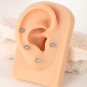 Boucles d'oreilles clous en alliage de titane en forme de cœur G23, filetage interne, fond plat, bijoux de piercing, sertissage clos en améthyste - Product Image 2