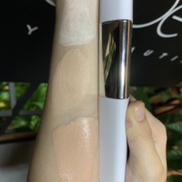 Özel Marka Nemlendirici Vegan Kapatıcı Krem Topaklanmayan Fondöten Makyaj 2'si 1 Arada Renk Değiştiren Fondöten Stick
