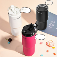 Tumbler Baja Tahan Karat 316 750Ml dengan Tutup Lipat Mug Kopi Perjalanan Portabel Cangkir Mobil Terisolasi Vakum Anti Bocor Logo Kustom