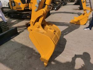 Miniexcavadora Komatsu 35 Original |   Miniexcavadora Japonesa de Segunda Mano |   Bomba de motor de máquina excavadora usada para proyectos pequeños - Product Image 5