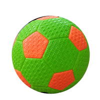 Cadeaux de divertissement 2.5mm Pvc Kids Woven Embossed Matt Surface Noir et Blanc Coloré Taille Deux Mini Enfants Football