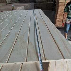 Pannello di <span class=keywords><strong>compensato</strong></span> commerciale di prima qualità <span class=keywords><strong>in</strong></span> pino scanalato da 15 mm, resistente all'acqua, trattato a Shandong - Product Image 4