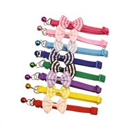 Collier pour animaux de compagnie en polyester à carreaux avec nœud papillon, clochette mignonne, boucle de sécurité réglable, sangle douce pour chat et chiot, vente en gros