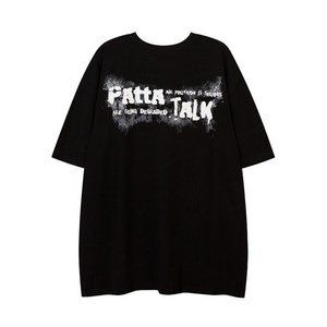 เสื้อยืดแฟชั่นโอเวอร์ไซส์สไตล์ฮิปฮอป ผ้าฝ้าย สีดำขาว ลายกราฟฟิตีด้านหน้า พร้อมลายตัวอักษรโซ่ร้อยด้านหลัง ทรงหลวม ใส่ได้ทั้งชายและหญิง - Product Image 3