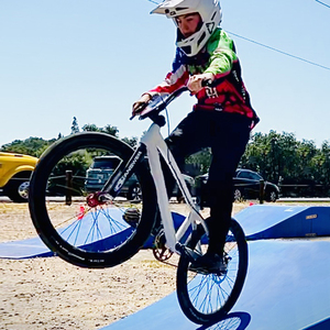 アウトドアスポーツスポーツ & エンターテインメントサイクリング & スクーターバイクトレーニング用のプラスチック製モジュラーポンプトラック速度ループ2エクササイズ