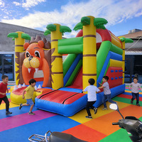 Structure gonflable commerciale en PVC 0,55 mm, thème cocotier, jungle et lion, avec toboggan et château de saut, pour parc d'attractions