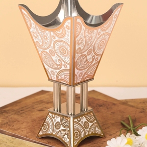 Bruciatore d'Incenso a Quattro Angoli in Stile Europeo, Decorazione Artigianale per l'Atmosfera Domestica, Design Unico in Metallo o Ceramica per Soggiorno - Product Image 2