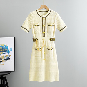 เดรสไหมพรมทรงเอเข้ารูปสีสันตัดกันติดกระดุมแขนสั้นสำหรับผู้หญิงแฟชั่นฤดูร้อน - Product Image 1