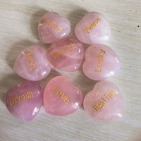 Pierre de poche en quartz rose gravée en forme de cœur avec inscription dorée pour petits cadeaux
