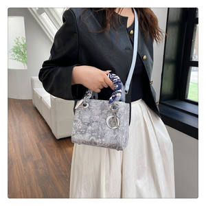 Nuevo Bolso Cuadrado Pequeño de PU, Moderno y Portátil, de Alta Calidad, Bolso Cruzado de Verano para Mujer con Correa de Mano - Product Image 2