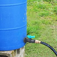 Regentonne-Wasserhahn-Set mit Lochsäge, PVC-Schutzgehäuse, Kugelventil, Rohrband und Gartenschlauchanschluss