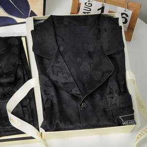 Pyjamas pour dames <span class=keywords><strong>en</strong></span> soie glacée à motif léopard <span class=keywords><strong>Pantalon</strong></span> d'été à manches courtes Vêtements de maison Cadeau de luxe pour les meilleurs amis - Product Image 1