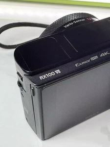 Appareil photo numérique compact Sony RX100 Mark VII d'occasion, 20,1 MP, capteur empilé de 1 pouce, zoom 8x, vidéo 4K, bon état, prêt à être expédié - Product Image 2