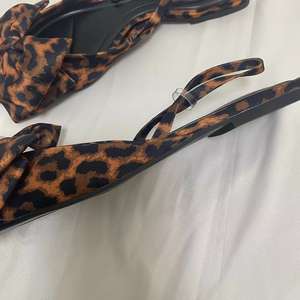 Sandalias de Mujer con Estampado de Leopardo, Nuevas Sandalias Planas con Punta en Pico, Sandalias de Verano para Mujer, Sandalias con Lazo, Zapatos de Mujer con Tira Trasera - Product Image 2