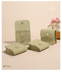 ถุงใส่เครื่องประดับสี่เหลี่ยมสีเขียวแบบพับได้ ผลิตตามสั่ง ขายส่ง ทำจากผ้าไมโครไฟเบอร์กำมะหยี่ พร้อมปุ่มและโลโก้ สำหรับจัดเก็บจี้และต่างหู - Product Image 2