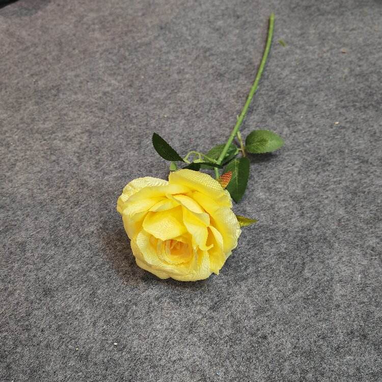 สีเหลือง