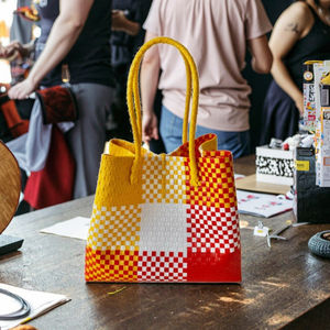 Sembagi Sacs à main de style ethnique orange de qualité supérieure pour femmes Tissage en plastique recyclé écologique unique Vente en gros directe pour adultes - Product Image 1