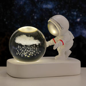 Lámpara Nocturna con Figura de Astronauta, Bola de Cristal Luminosa, Base Decorativa, Lámpara de Noche para Dormitorio, Decoración del Hogar, Regalo de Navidad - Product Image 3