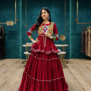 Lehenga Choli Rojo Bordado para Mujer, Traje Tradicional Indio Pakistaní, Vestido Largo para Boda o Fiesta, Algodón, Corte Regular - Product Image 1