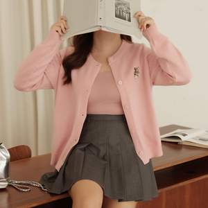 Cardigan en tricot doux pour femme Runqi, couleur bonbon, grande taille, anti-boulochage, avec boutons et étiquette - Product Image 5