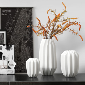 Vente en gros de vases géométriques nordiques en céramique pour la décoration intérieure Vases à fleurs de table en céramique blanche en porcelaine <span class=keywords><strong>origami</strong></span> pour la décoration intérieure - Product Image 3