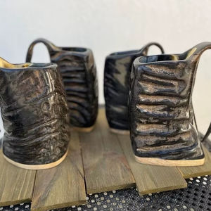 Support en cuir pour corne à boire naturelle / Corne viking 2 tons, imperméable, poli, personnalisable, décoration artisanale pour la maison/les mariages - Product Image 1