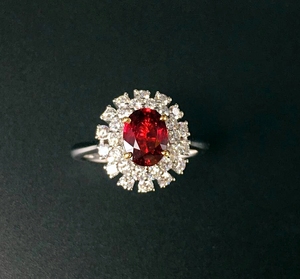 Anello Solitario con Gemma Verde Taglio Ovale Creato in Laboratorio in Oro <span class=keywords><strong>Giallo</strong></span> 14k <span class=keywords><strong>e</strong></span> Oro Bianco 10k con Diamante Coltivato in Laboratorio - Product Image 4