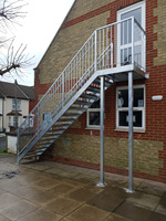 Bâtiments COMMERCIAUX Escaliers compacts pour l'escalier extérieur extérieur Escalier en métal pour la conception d'escaliers en acier galvanisé de maison