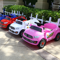 Voiture électrique pour enfants rechargeable à quatre roues en plastique avec télécommande