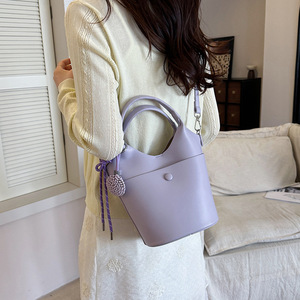 Mini <span class=keywords><strong>sac</strong></span> seau en cuir PU pour femme, <span class=keywords><strong>sac</strong></span> à bandoulière élégant avec breloque, <span class=keywords><strong>sac</strong></span> fourre-tout - Product Image 3