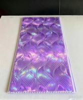 Panneau de plafond en PVC de haute qualité pour magasin, hôtel, bâtiment commercial, panneau de plafond en plastique ignifuge sans joint pour la décoration intérieure