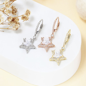 Pendientes de Estrella en Oro, Plata y Oro Rosa con Circonitas Engastadas, para Uso Diario - Product Image 1