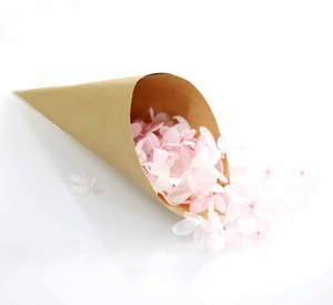 Coni di Carta Kraft Bianca Ecologica YZ con Coriandoli in Pizzo per Confezioni di Candele, Disponibili per Matrimoni, Feste, Fai-da-Te, Artigianato Floreale, Vendita all'Ingrosso - Product Image 5