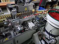 Machine d'assemblage automatique de feux d'artifice pour gâteaux d'anniversaire YOVON de haute qualité, composants moteur PLC, capacité 7200 tr/min, garantie 1 an