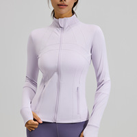 Veste de sport légère pour femme grande taille, coupe-vent, extensible dans quatre directions, avec fermeture éclair et logo au dos, idéale pour le yoga, la course et le fitness en extérieur.